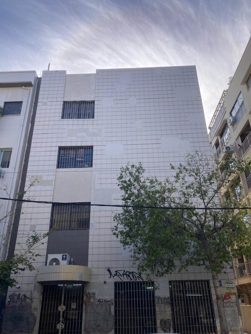 השלמת פרויקט שיפוץ בניין - מבט לפני ואחרי